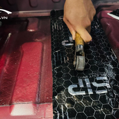 Dán cách âm sàn giúp giảm thiểu tiếng ồn cho xe