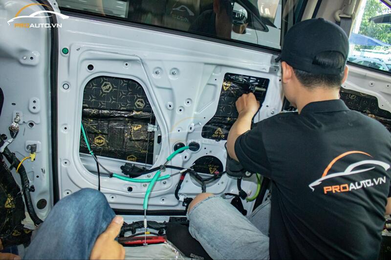 Dán cách âm STP vị trí cửa xe chuyên nghiệp tại ProAuto.vn 