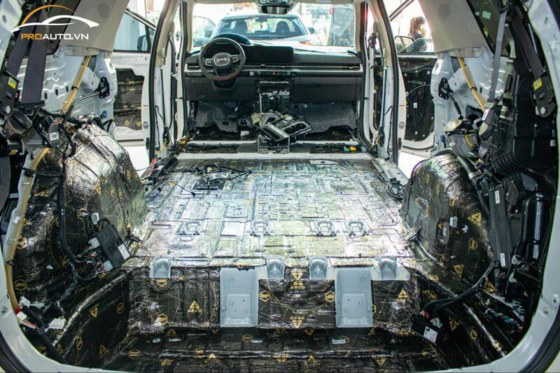 Dán cách âm STP vị trí sàn xe chuyên nghiệp tại ProAuto.vn 