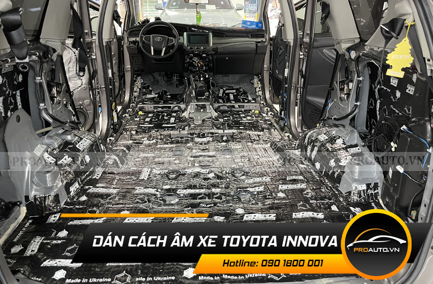 Dán cách âm sàn xe Toyota Innova