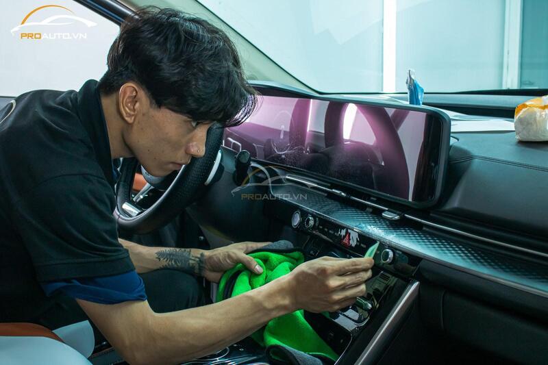 Dán film PPF là một phương pháp bảo vệ bề mặt xe hơi