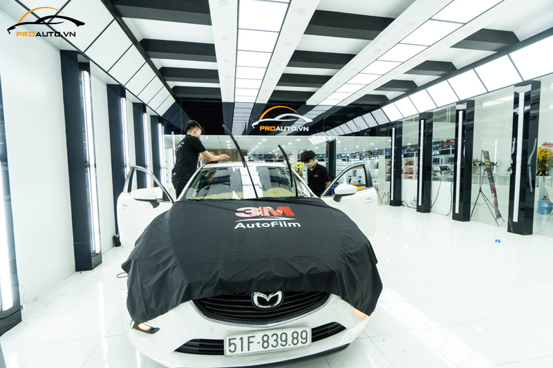 Dán phim cách nhiệt 3M cho ô tô