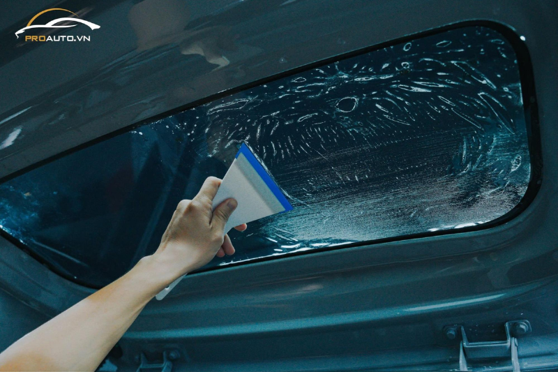 Dán phim cách nhiệt 3M Crystalline cho kính sườn sau và kính lưng