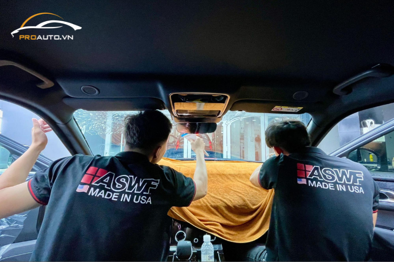 Dán phim cách nhiệt ASWF cho kính lái xe hơi 
