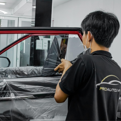 Dán phim cách nhiệt cho cửa kính ô tô