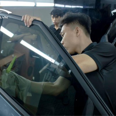 Dán phim cách nhiệt cho cửa kính xe ô tô