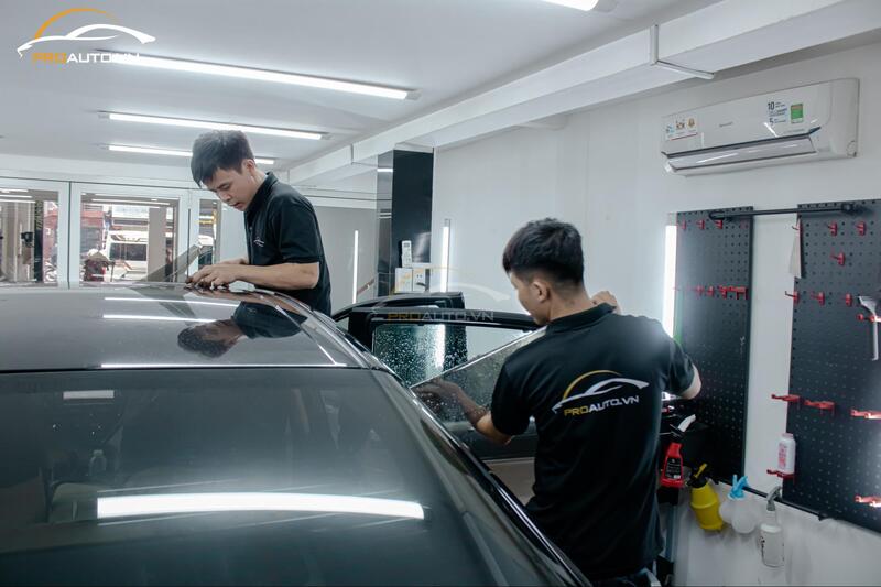 Dán phim cách nhiệt cho cửa sổ trời