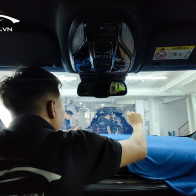 Dán phim cách nhiệt cho kính lái xe hơi