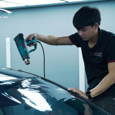 Dán phim cách nhiệt cho kính lái xe ô tô