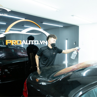 Dán phim cách nhiệt cho kính lưng của xe hơi