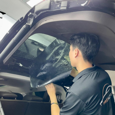 Dán phim cách nhiệt cho kính lưng ô tô