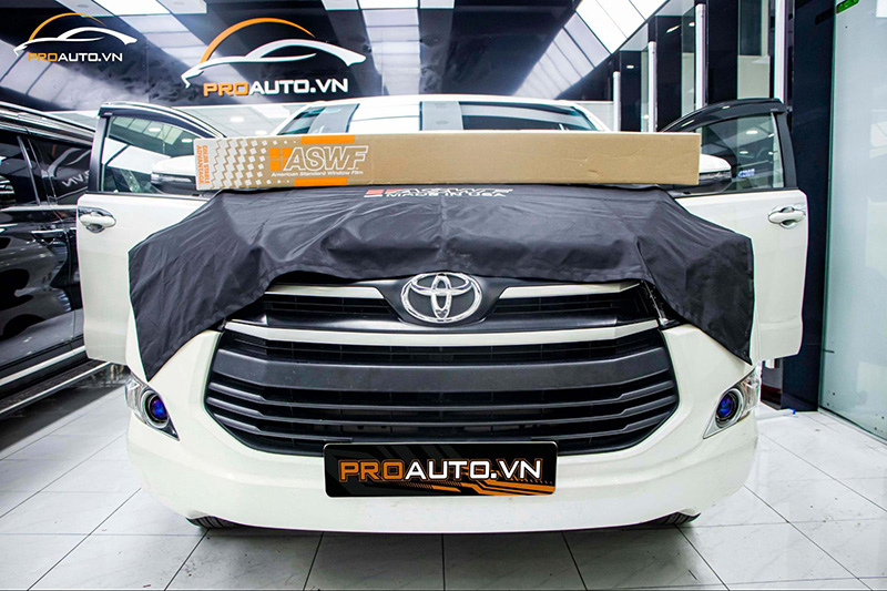 Dán phim cách nhiệt cho xe Fortuner
