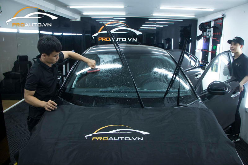 Dán phim cách nhiệt cho xe ô tô tại PROAUTO.VN