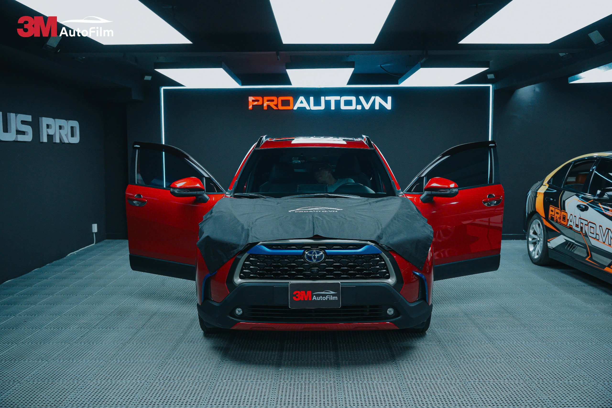 Dán phim cách nhiệt cho xe Toyota Cross