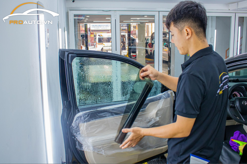 Dán phim cách nhiệt cho xe Toyota Land Cruiser 300 2024