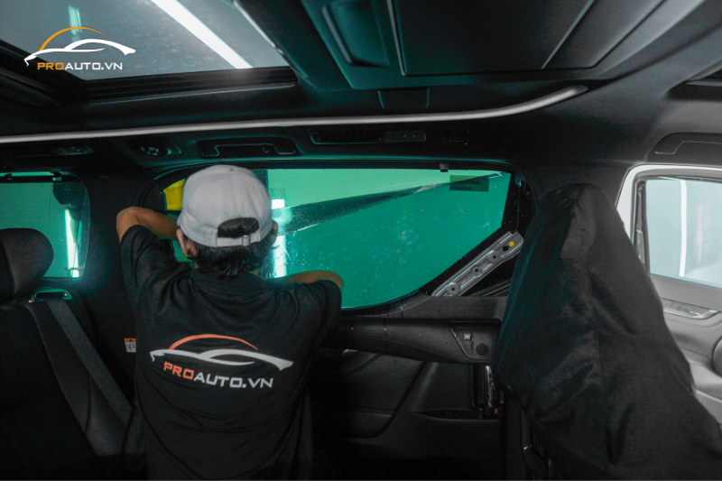 Dán phim cách nhiệt Cronos cho xe ô tô 