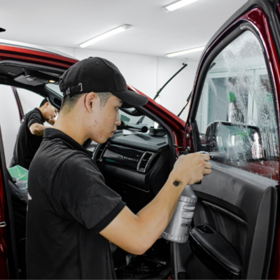 Dán phim cách nhiệt theo quy trình chuyên nghiệp