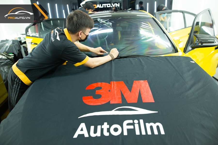 Quy trình dán phim cách nhiệt xe BMW i8