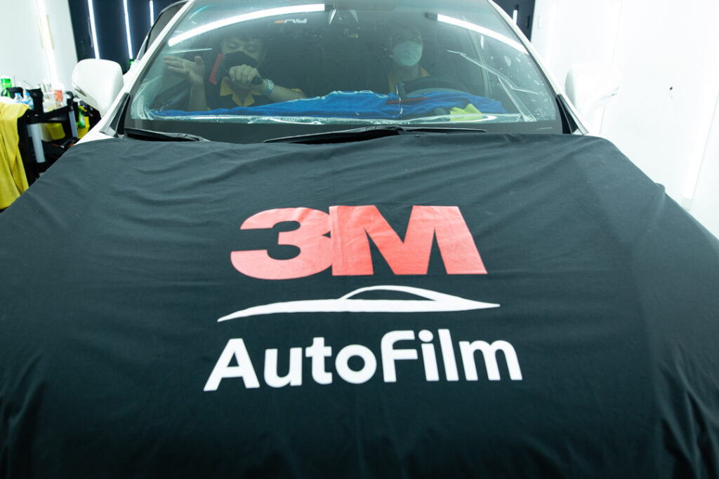 Lựa chọn phim phù hợp với từng vị trí kính xe Lexus Luxury Sedan