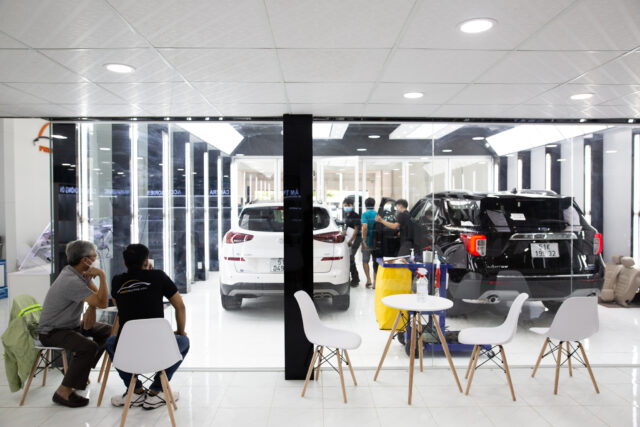 Thi công dán phim cách nhiệt xe ô tô tại Proauto.vn