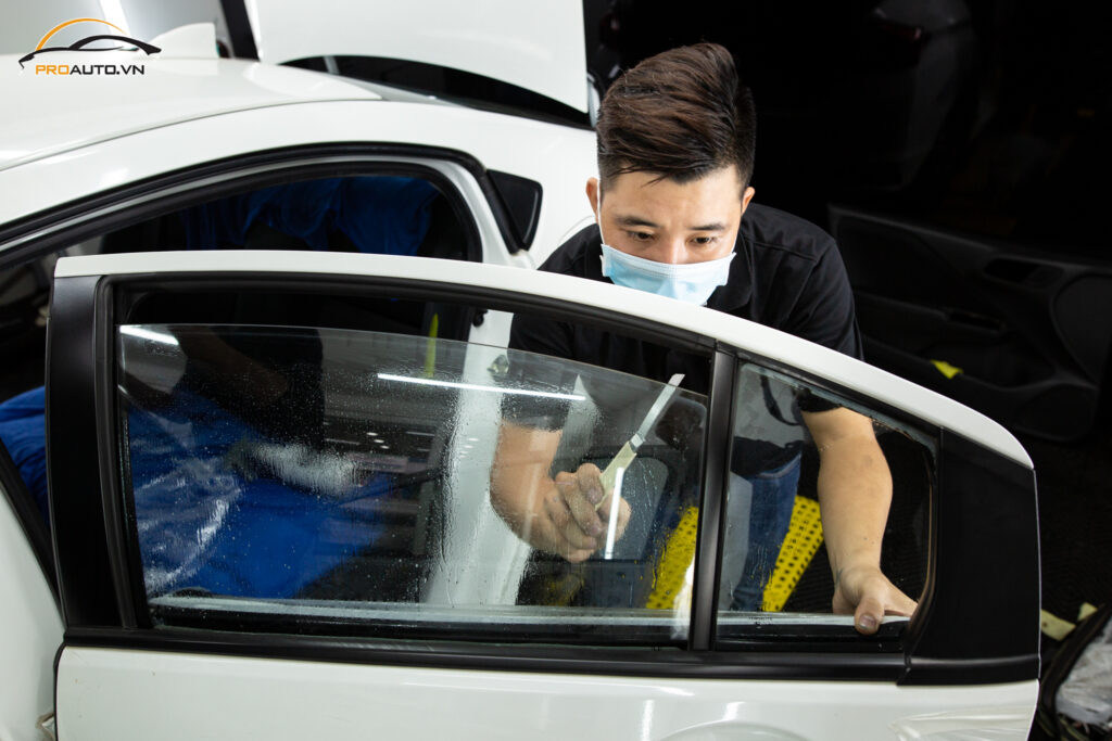 Dán phim cách nhiệt xe Mitsubishi Triton