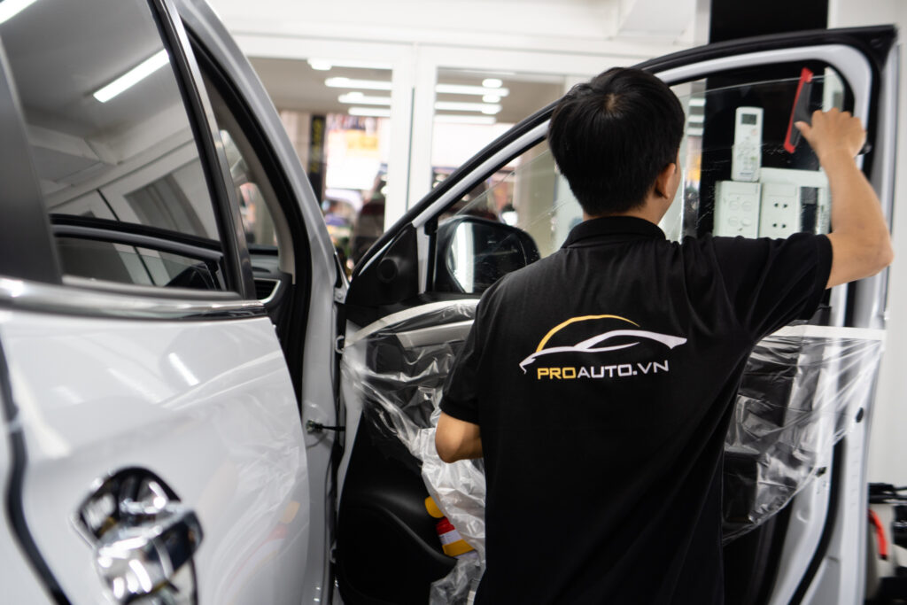 Dán Phim Cách Nhiệt Xe Peugeot 2008 - Ảnh 4