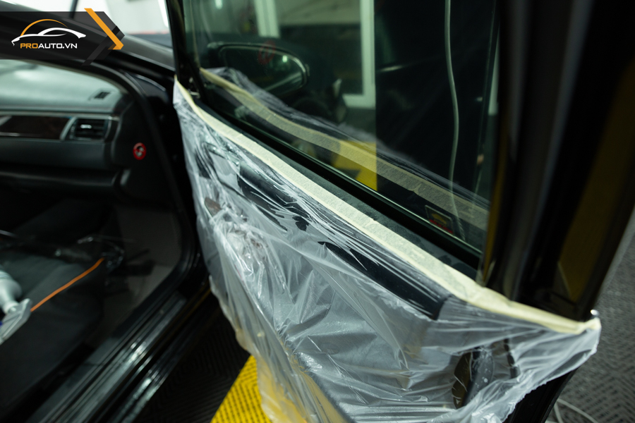 Lợi ích khi dán phim cách nhiệt cho xe Toyota Granvia