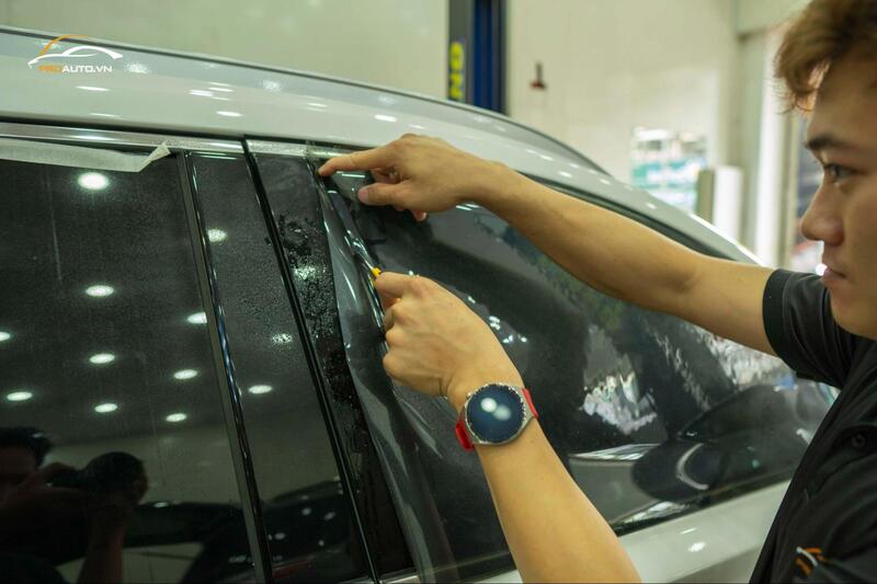 Dán Phim Cách Nhiệt Xe Hyundai Custin 2024 giúp tăng sự riêng tư