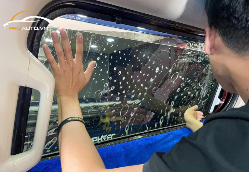 Dán phim cách nhiệt xe Hyundai Custin giảm nhiệt độ trong xe
