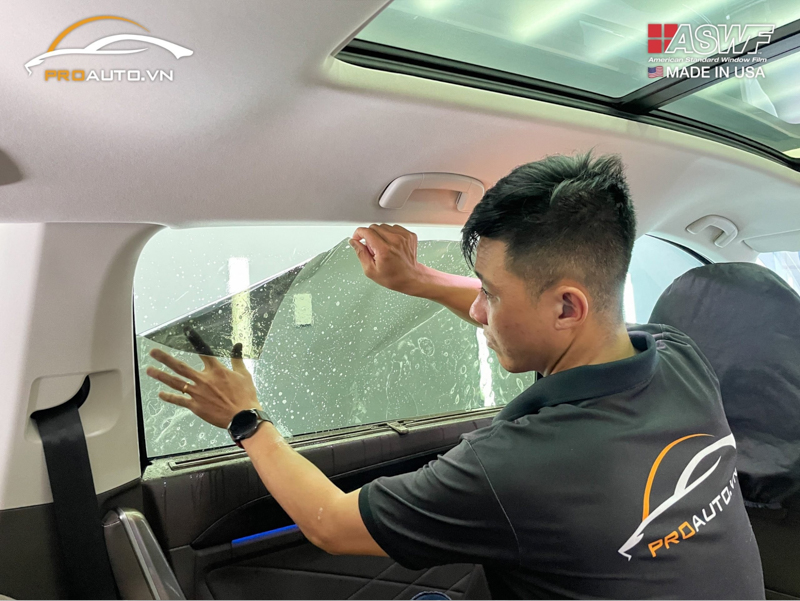 Dán phim cách nhiệt xe Kia Rondo