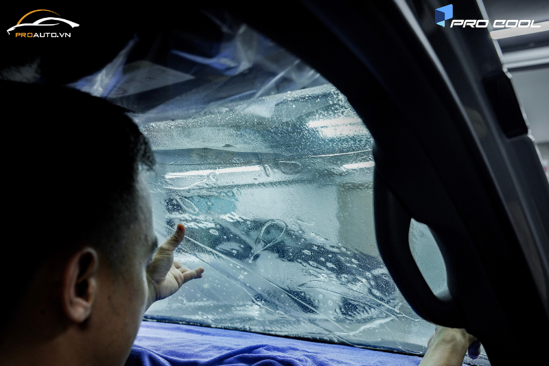 Dán phim cách nhiệt xe Mazda 2 thương hiệu Pro Cool