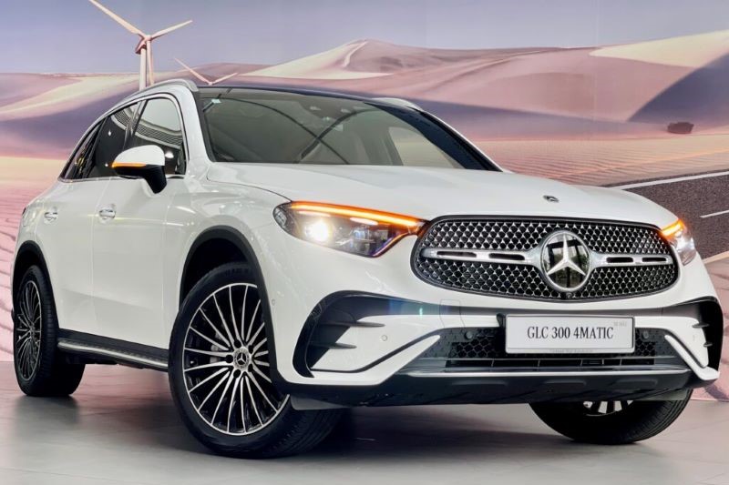 Dán phim cách nhiệt xe Mercedes GLC 300