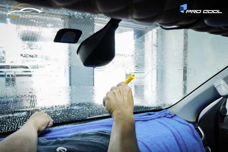 Dán phim cách nhiệt xe Mitsubishi Triton ngăn chặn tia UV hiệu quả