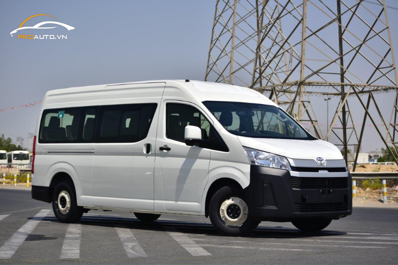 Dán phim cách nhiệt xe Toyota Hiace