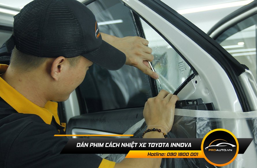 Dán phim cách nhiệt xe Toyota Innova