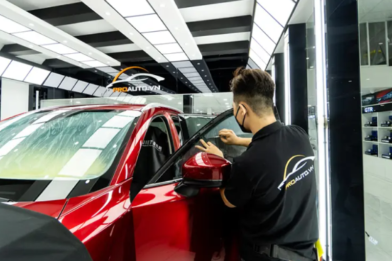 Dán phim chống nóng kính sườn trước