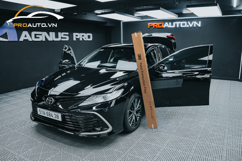 Dán phim PPF xe Toyota Camry với thương hiệu PPF 3M