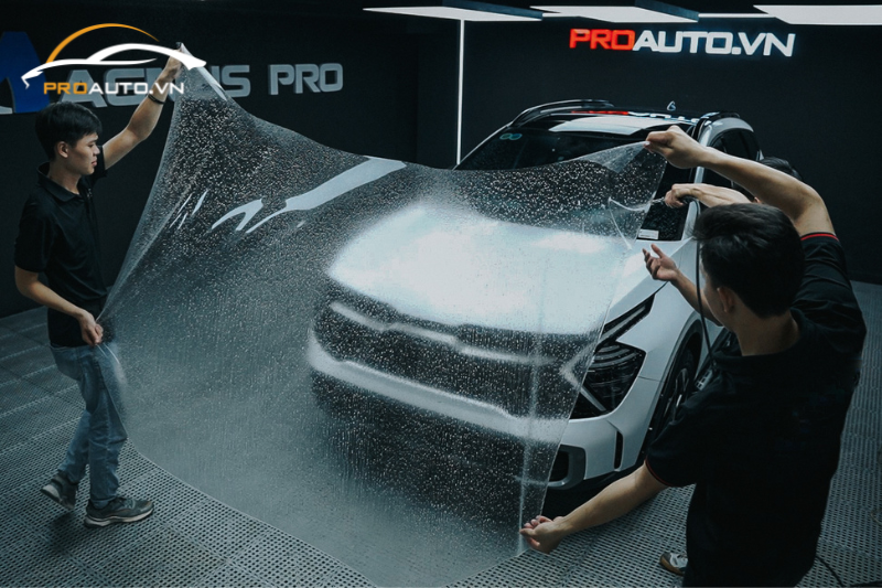 Dán PPF giúp bảo vệ sơn xe sáng bóng