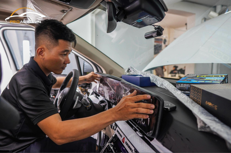 Dán PPF nội thất ô tô giúp chống trầy xước