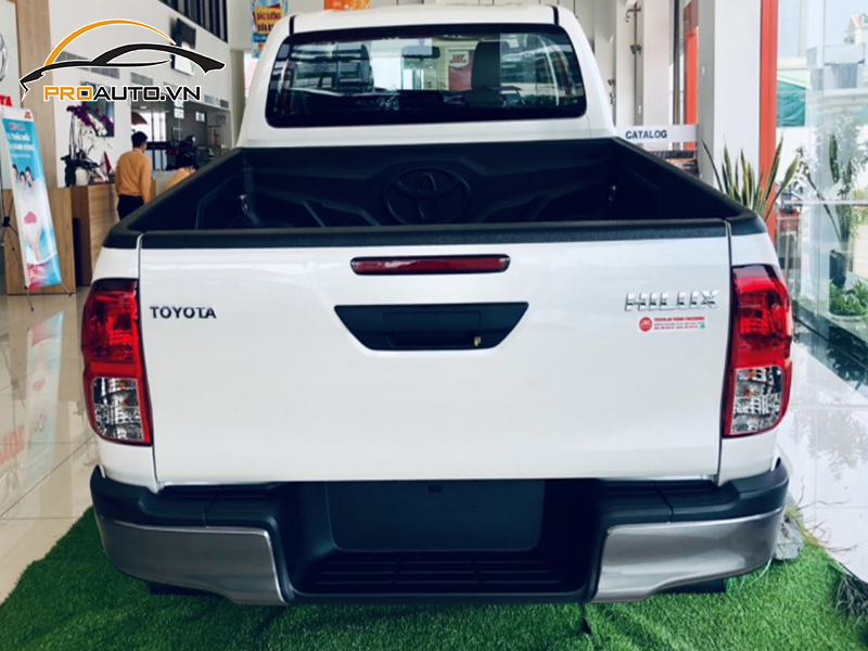 Dán phim PPF xe Toyota Hilux