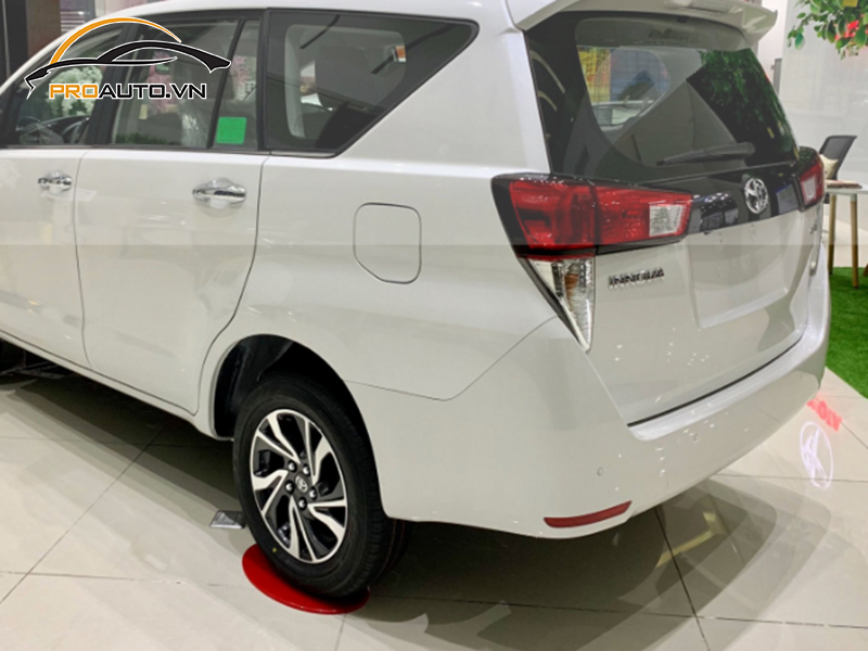 Dán phim PPF xe Toyota Innova