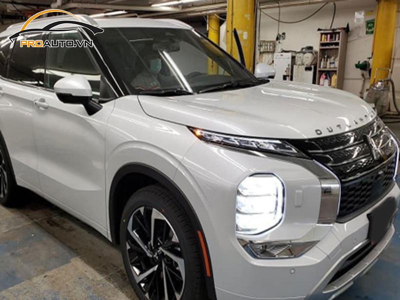Dán phim PPF xe Mitsubishi Outlander