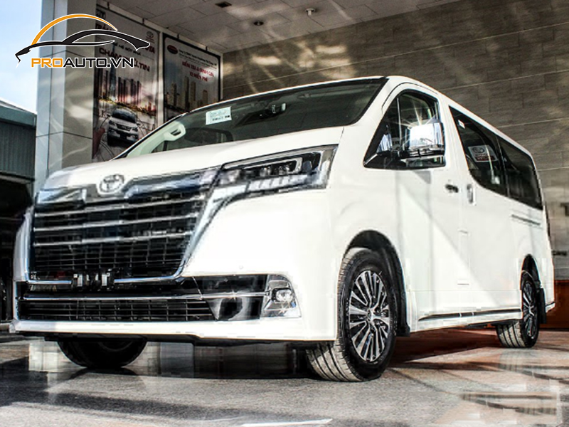 Dán phim PPF xe Toyota Granvia