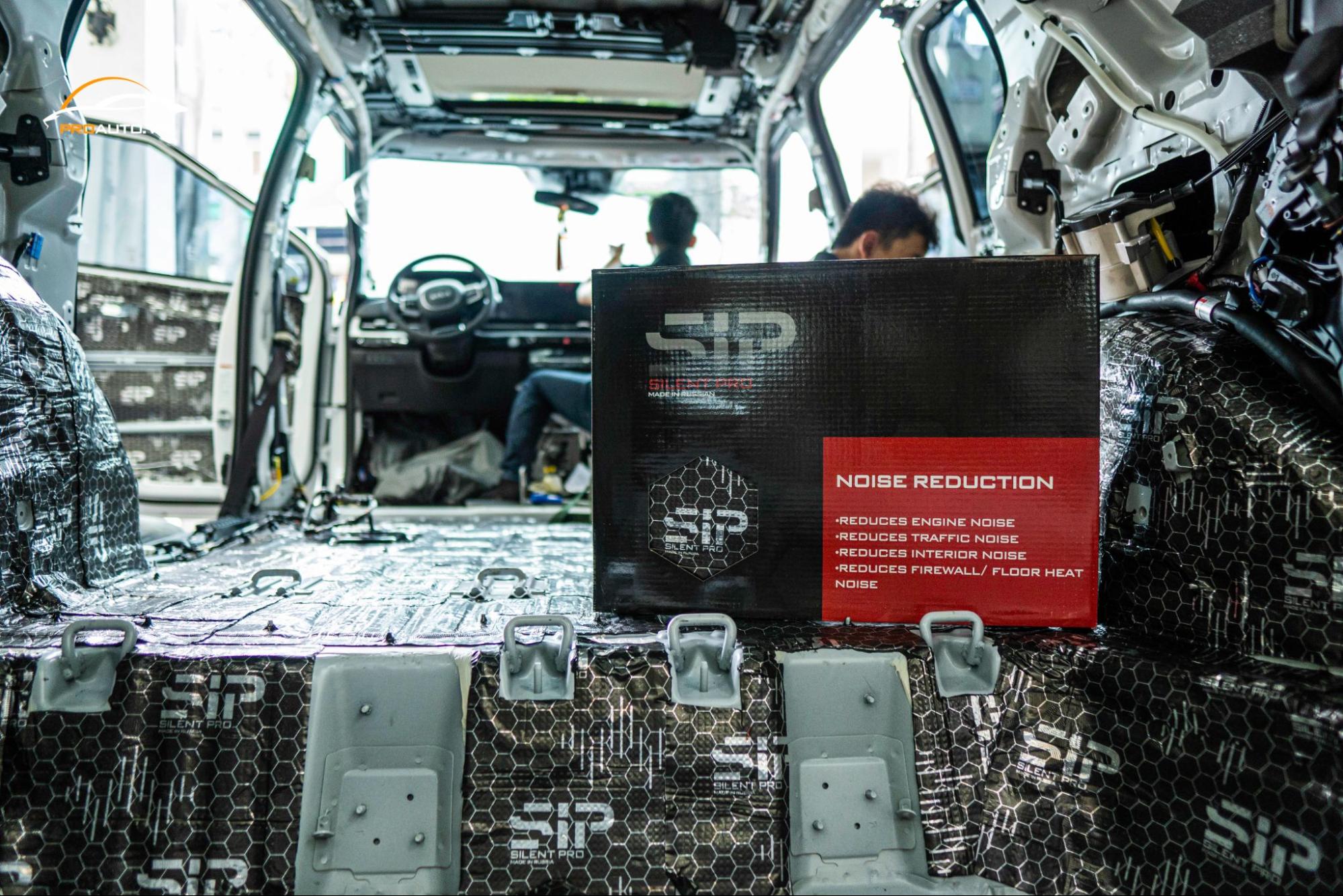 Dán vật liệu cách âm chống ồn xe Kia Carnival