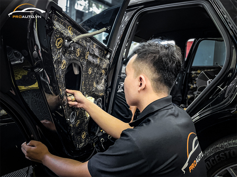 Dán vật liệu cách âm StP cách âm chống ồn xe Kia Carnival