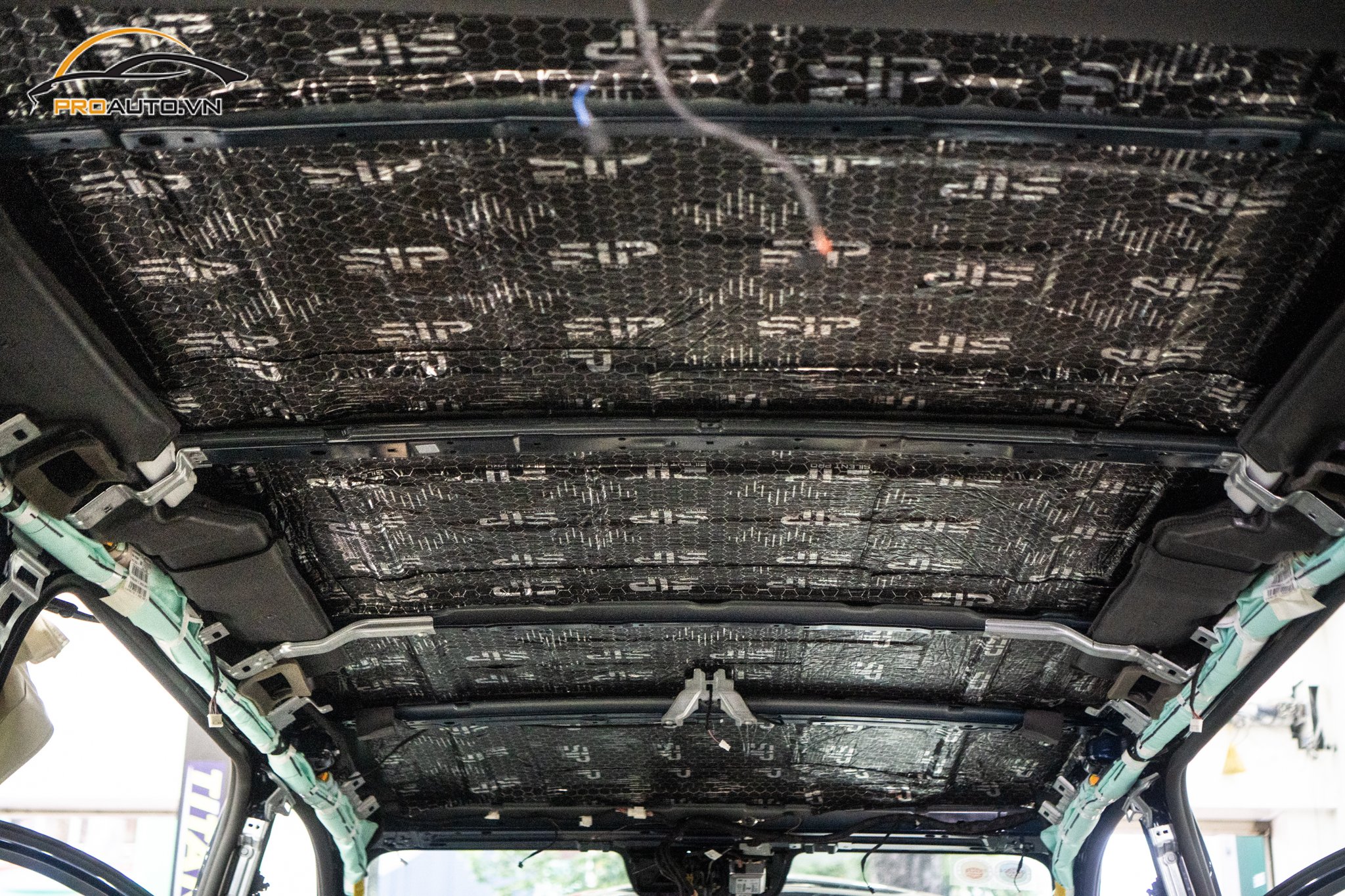 Dán cách âm trần xe