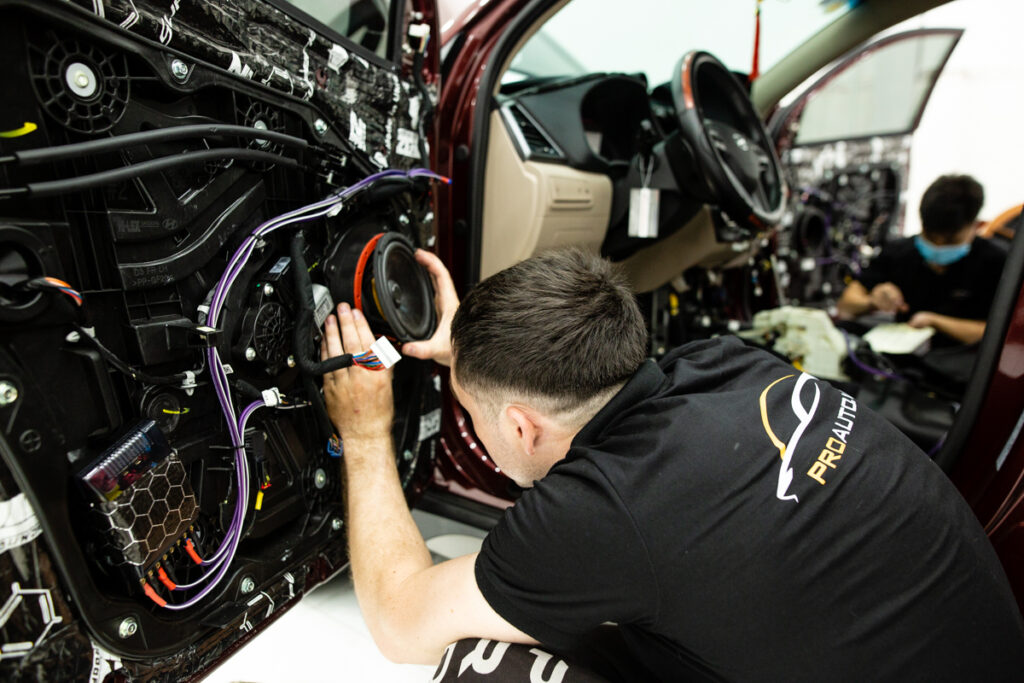 Thi công nâng cấp âm thanh xe ô tô tại Proauto.vn