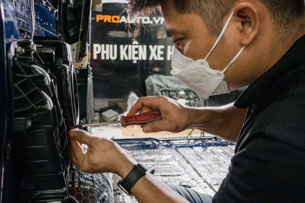 Độ âm thanh xe Mercedes Benz V 250 