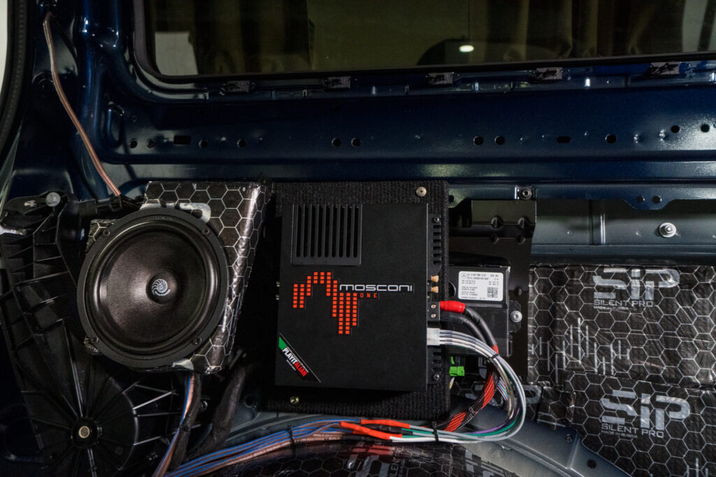 Những giải pháp độ âm thanh xe Mercedes Benz V 250 hiện nay