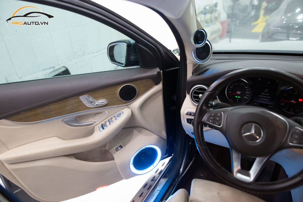 Độ âm thanh xe Mercedes GLC 300